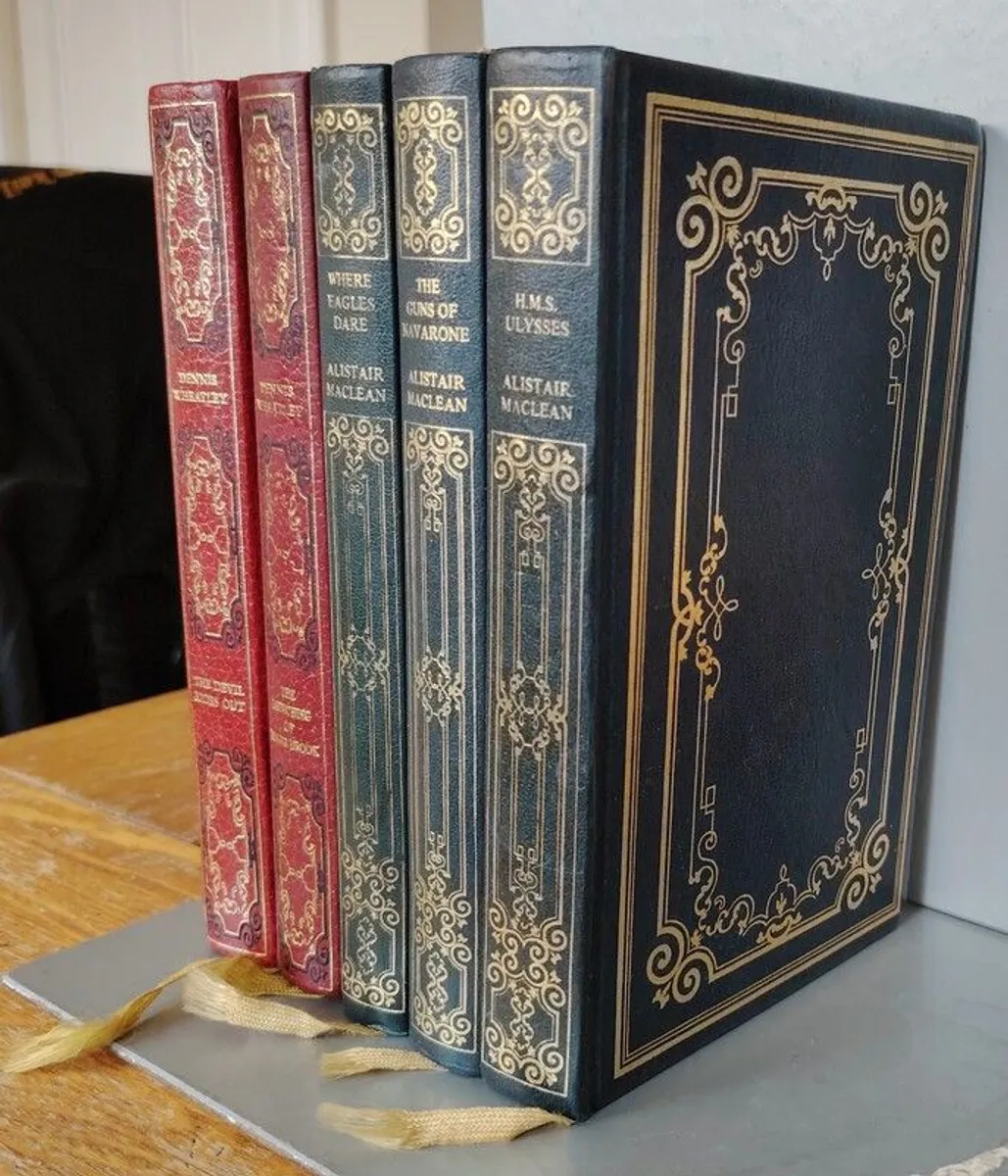 Vintage Books, Alister Maclean, Denis Wheatley - Image 3