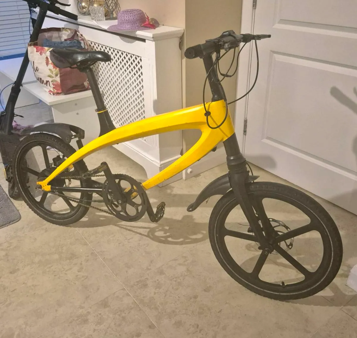 CRUZAA ELECTRIC E-BIKE WITH BUILT-IN SPEAKERS - Image 1