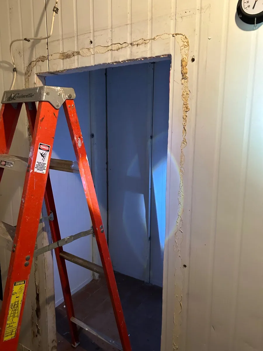 8ft x4 ft Cooler - Image 3