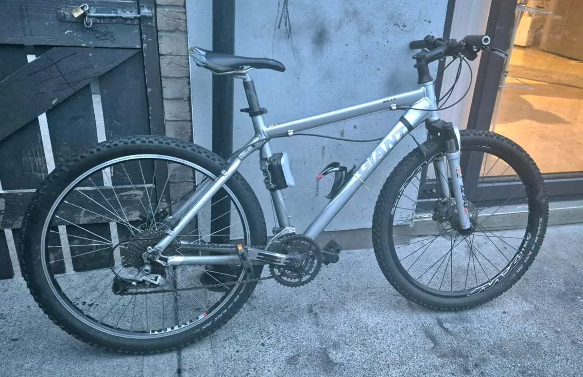 ADULTS GIANT XTC 4.5 MOUNTAIN BIKE.27.5 HARD TAIL - Image 3