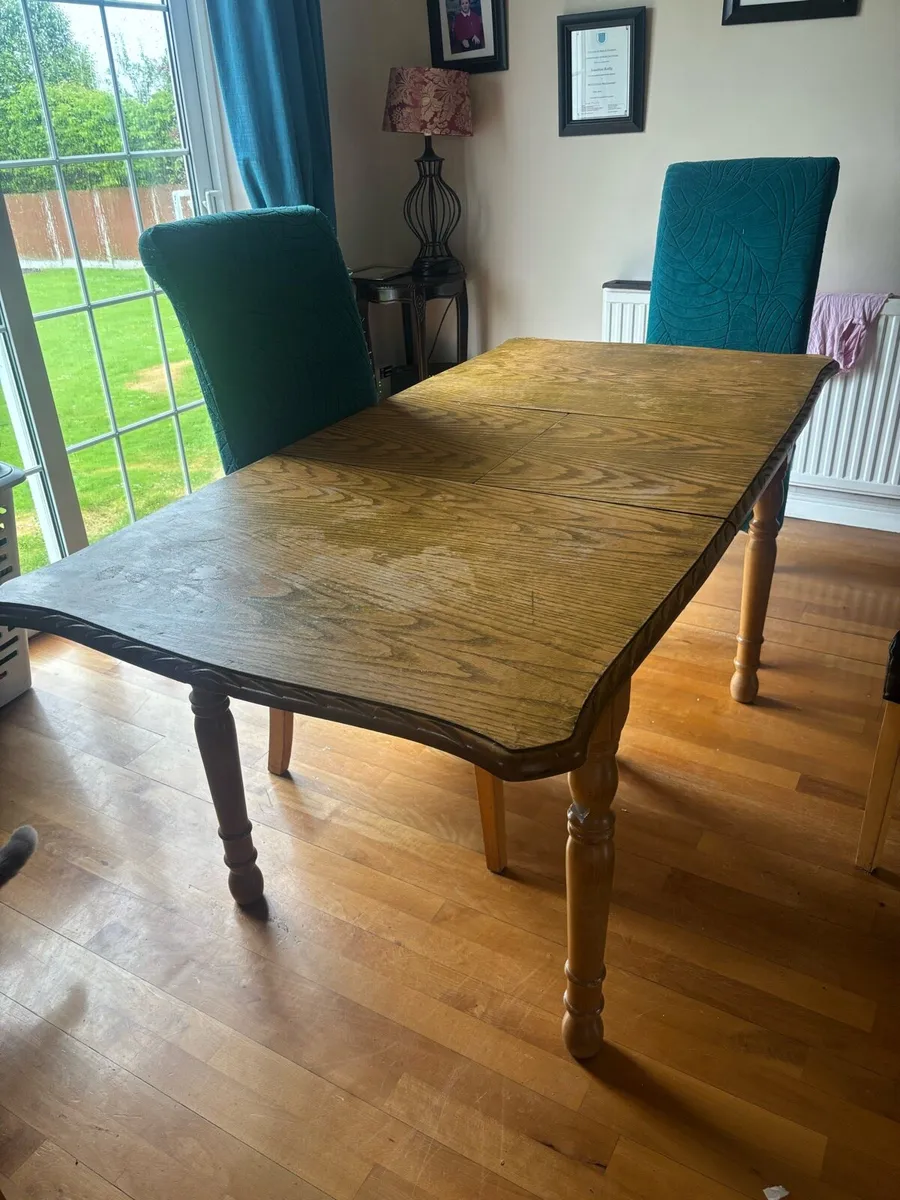 Table and 4 chairs - Image 4
