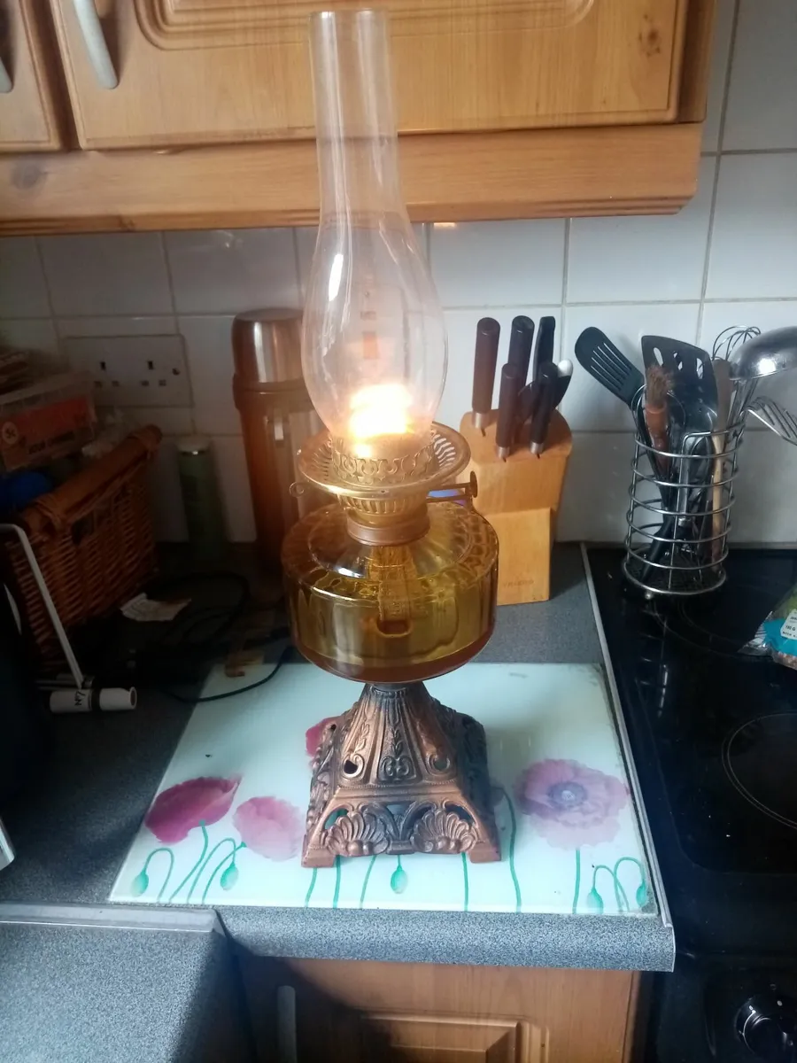 Old oil lamp - Image 1