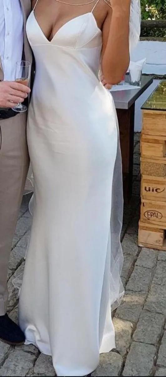designer pearl colour  wedding dress and veil - Image 2