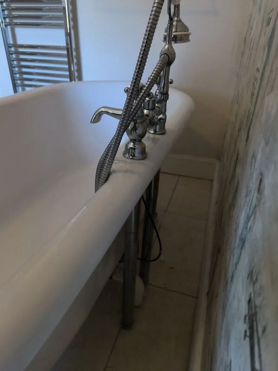 free standing bath - Image 2