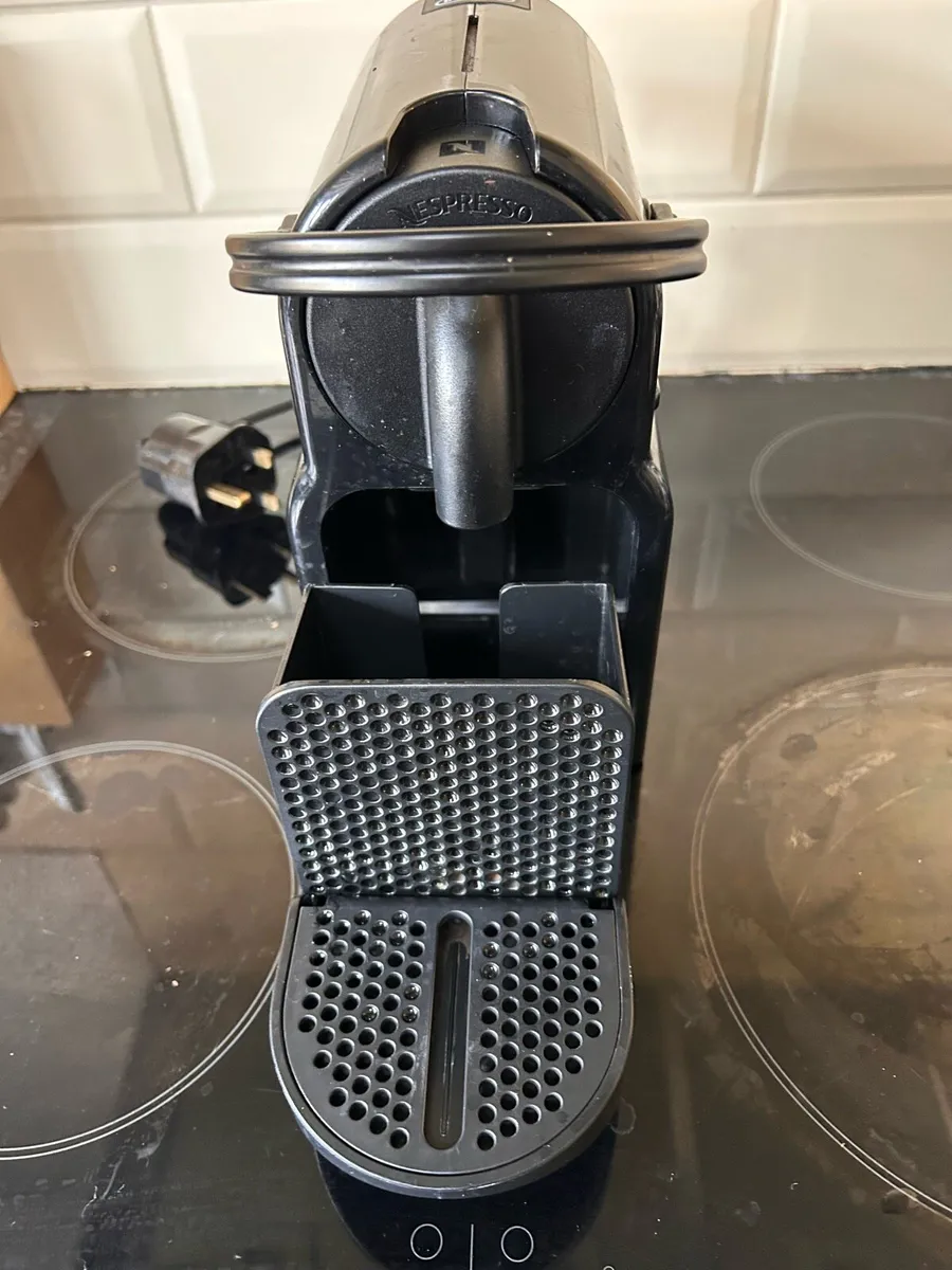 Nespresso by Delonghi Inissia pod coffee machine - Image 4