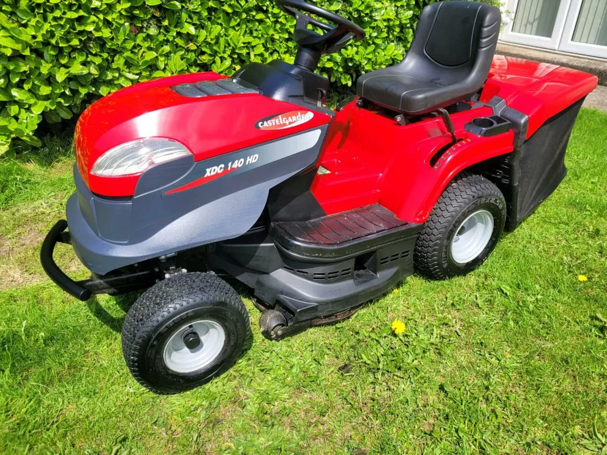 2019 castlegarden xdc140 lawnmower - Image 2