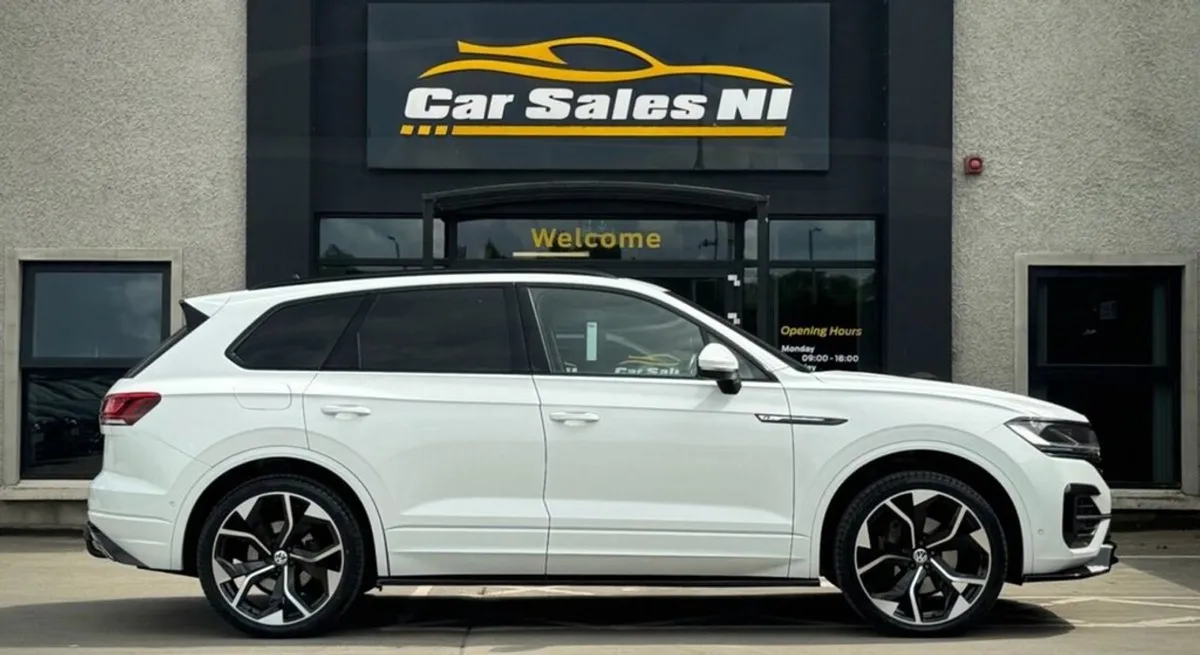 Volkswagen Touareg 3.0 TDI V6 R-line SUV 5dr Dies - Image 3