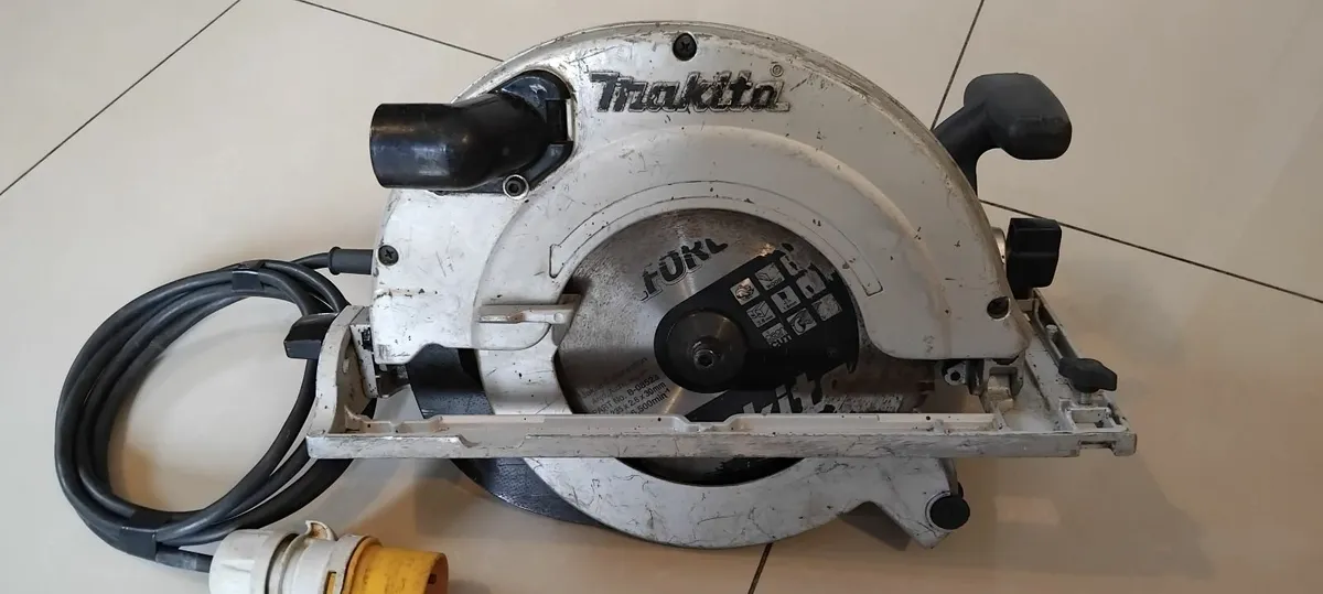 Makita 5903R 235mm Circular Saw 110v - Image 1