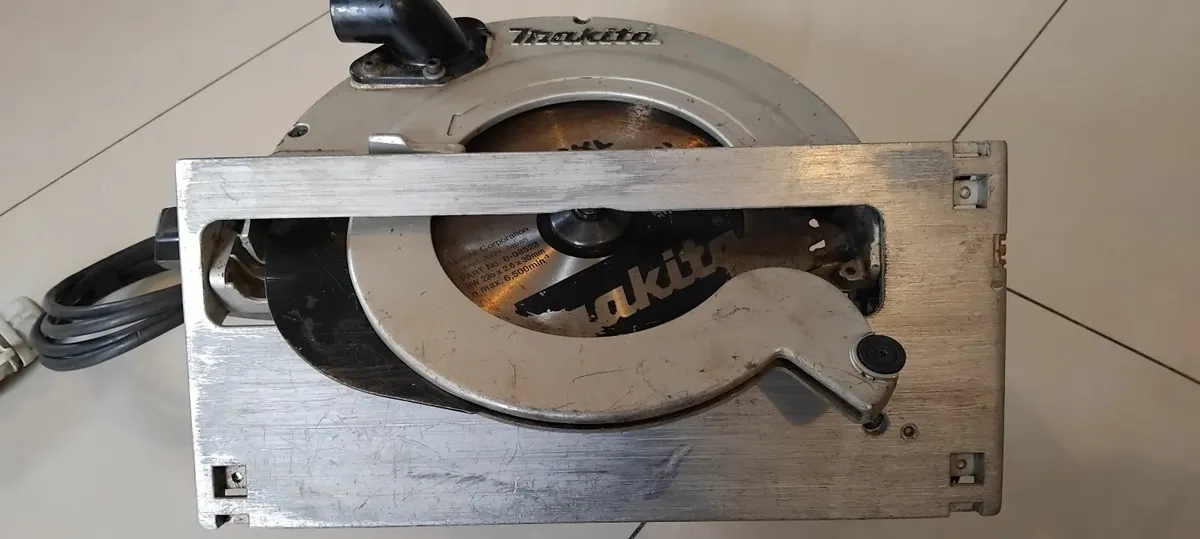 Makita 5903R 235mm Circular Saw 110v - Image 3