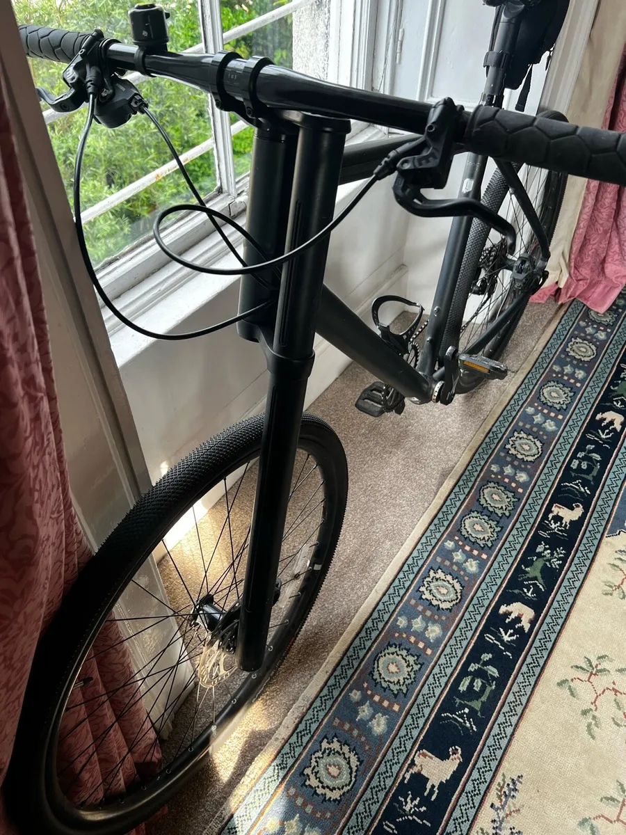 Cannonde bad boy 3 hybrid bicycle - Image 1