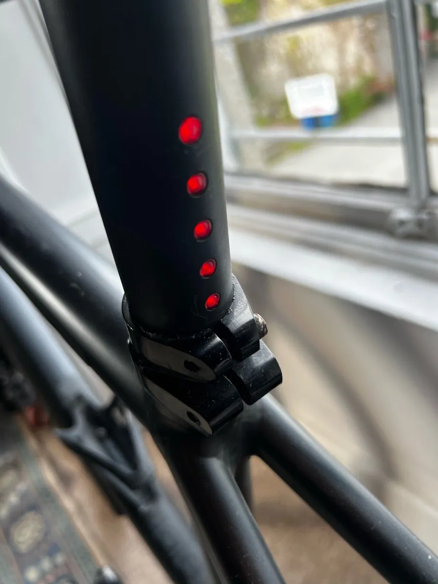 Cannonde bad boy 3 hybrid bicycle - Image 3