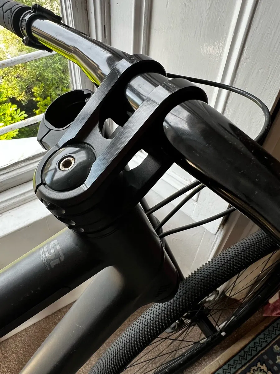 Cannonde bad boy 3 hybrid bicycle - Image 4