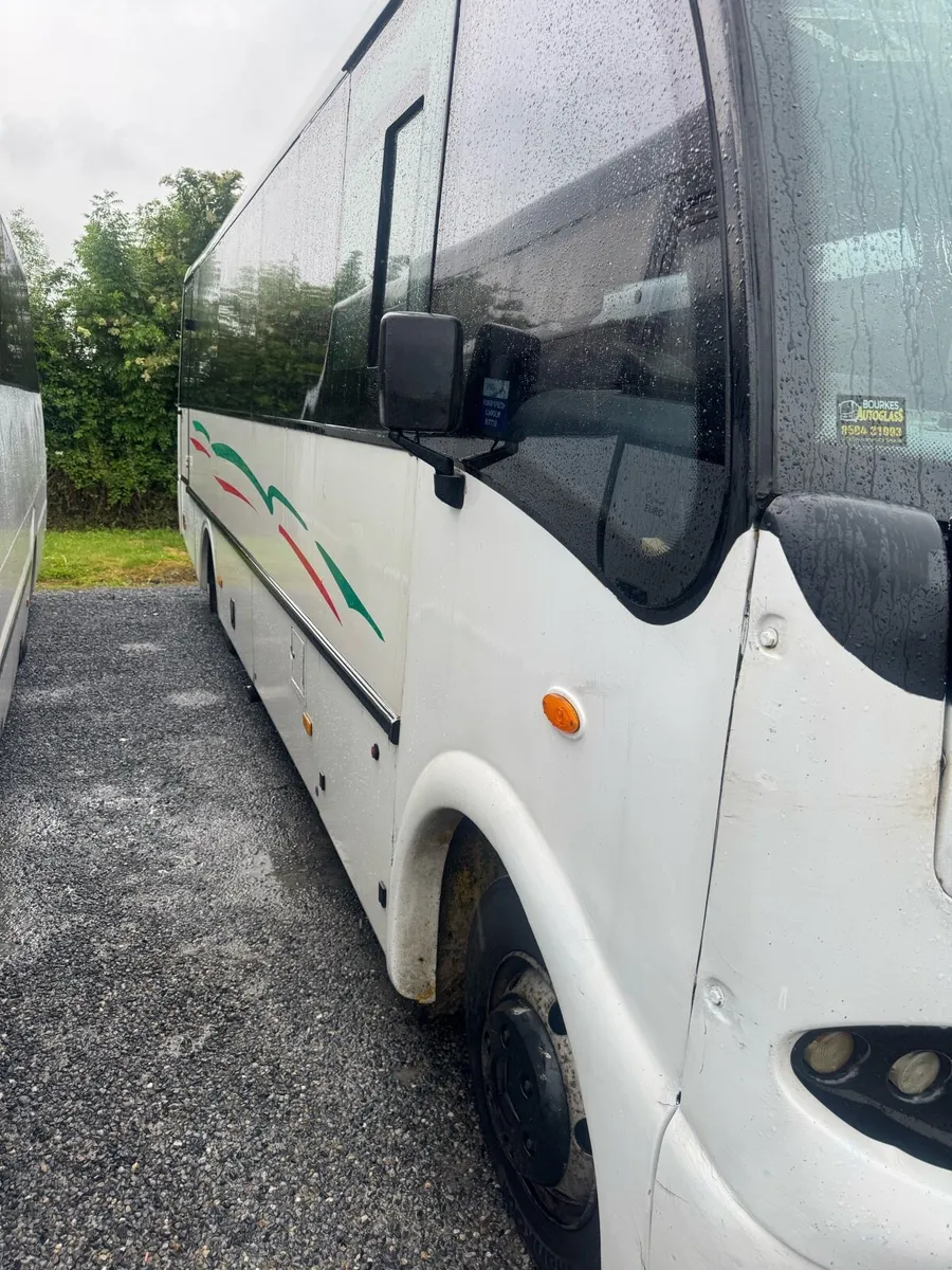Bus - Image 1