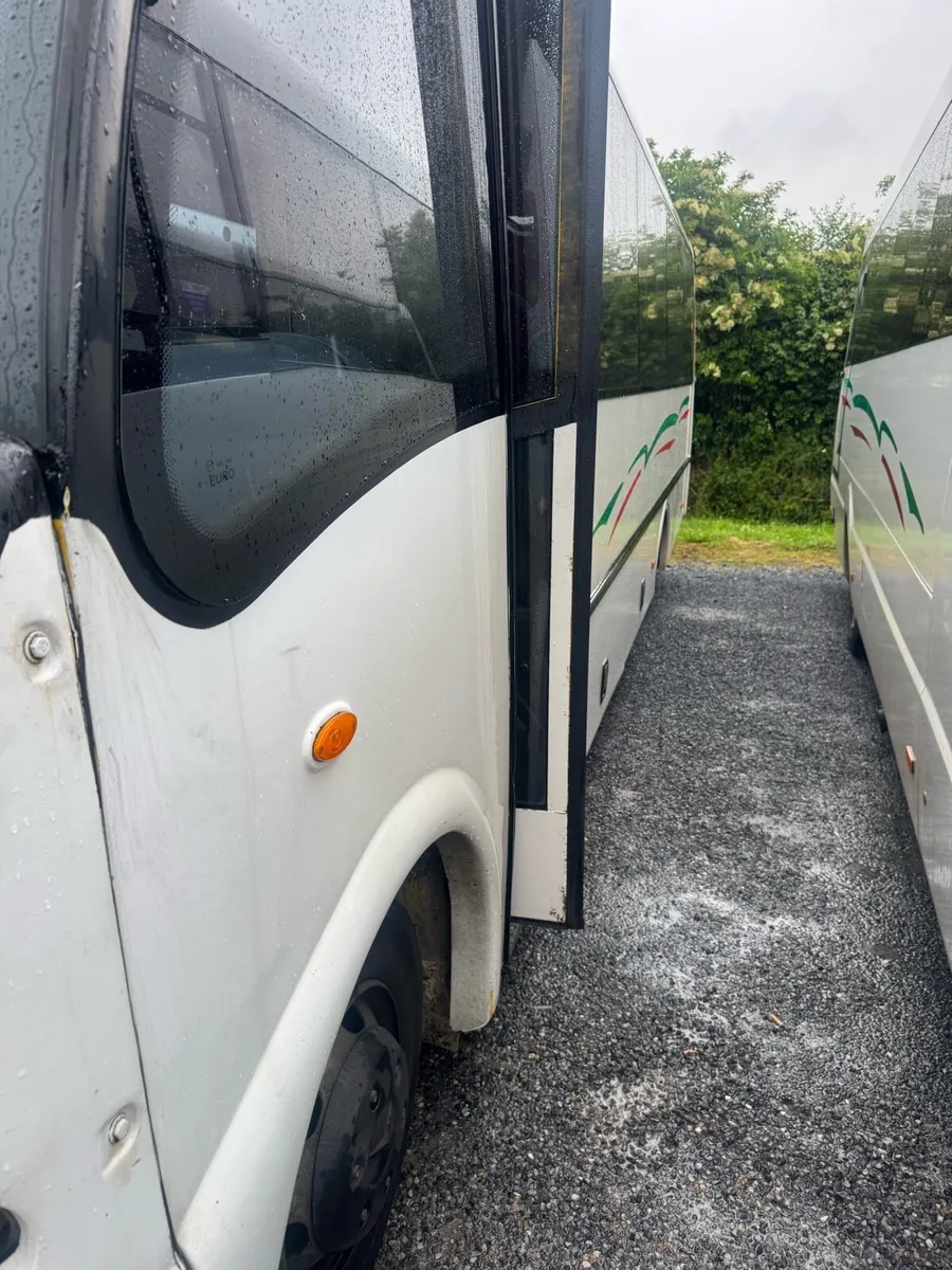 Bus - Image 2