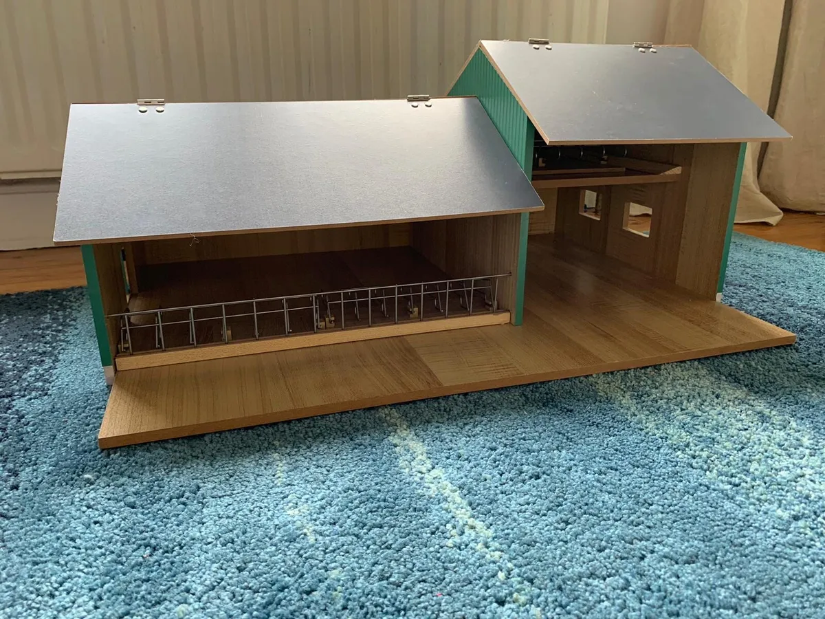 Schleich barn - Image 1