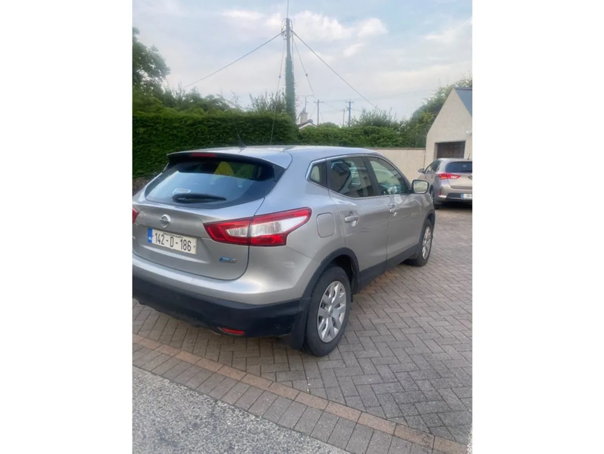 Nissan QASHQAI 1.5 DSL XE 4DR - Image 2