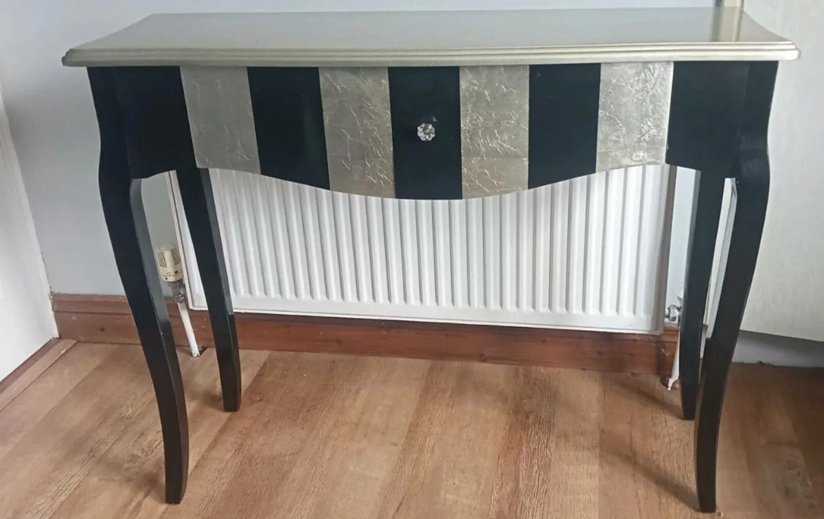 Hall table - Image 1