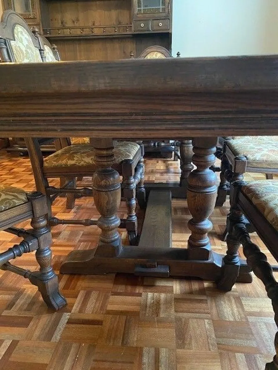 Table Solid Oak 5 ft (200e)plus 8 chairs(180e)- perfect condition - Image 4