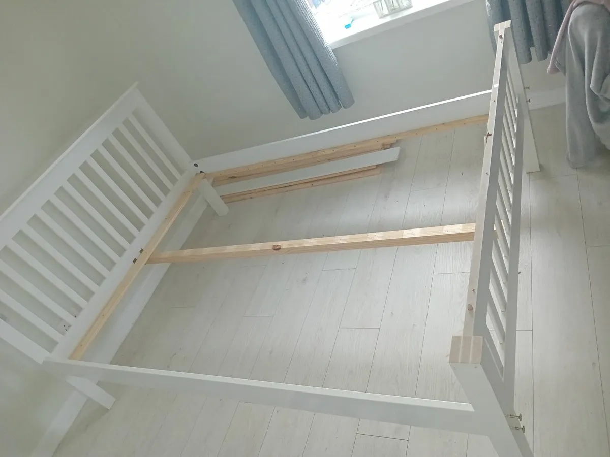 Bed - Image 1