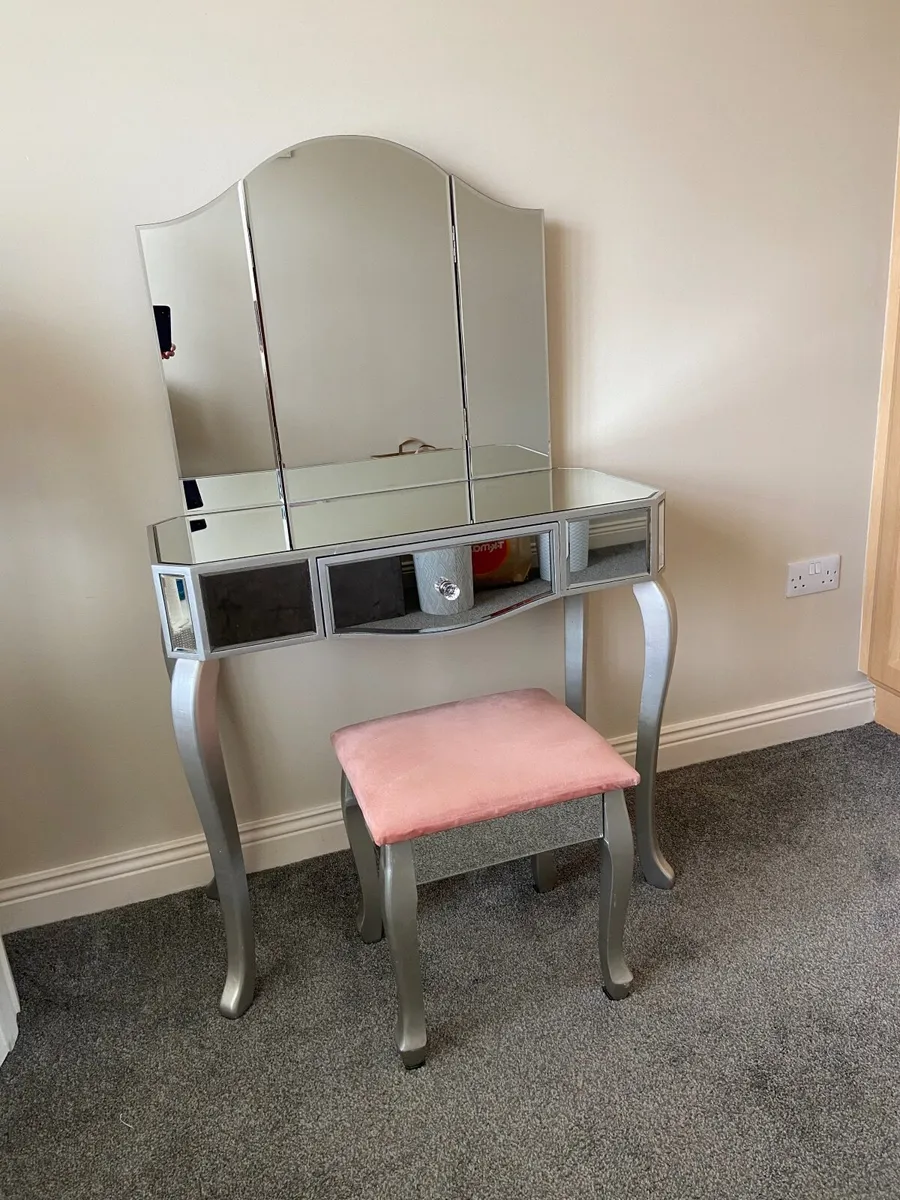 Mirror dressing table