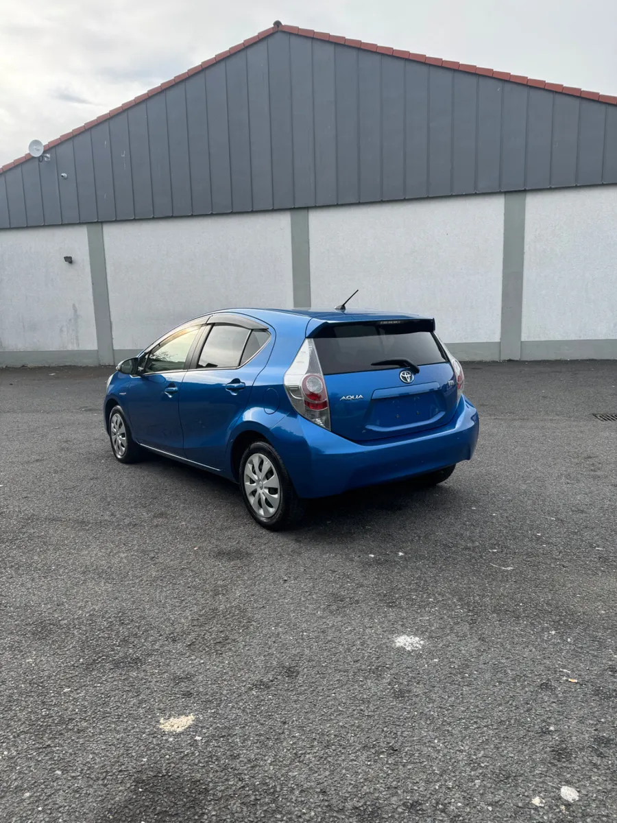 Toyota Aqua 1.5 Hybrid - Image 4