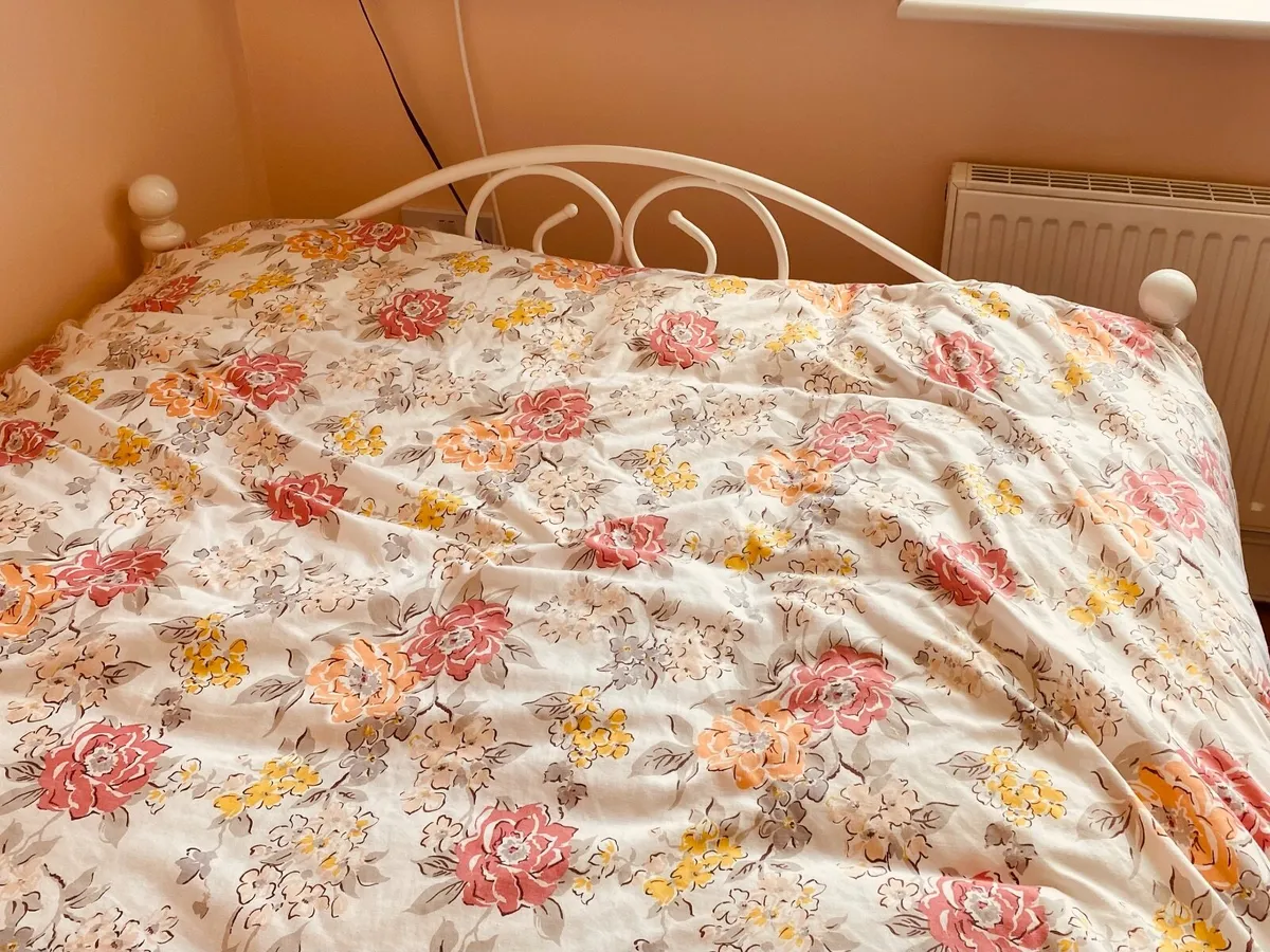 Bed (frame and mattress included) - Image 2