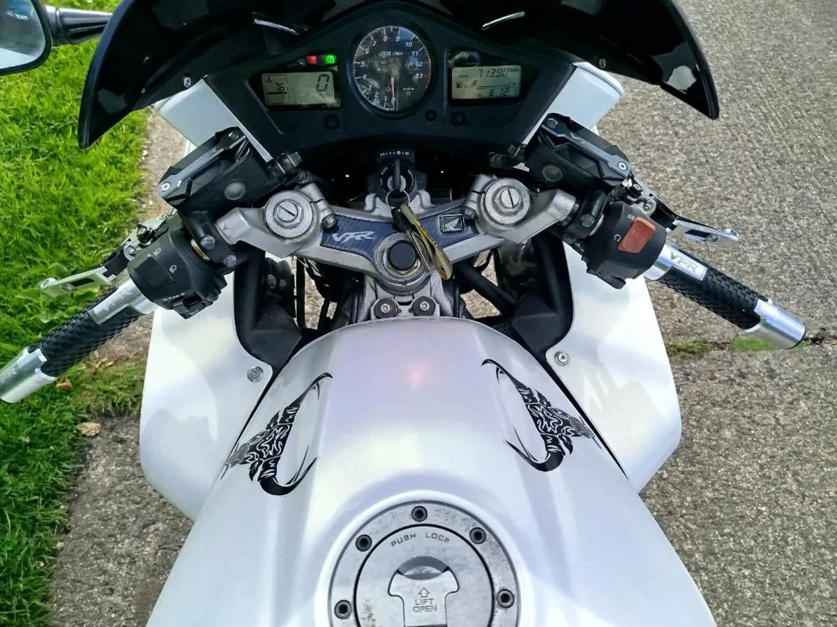 Honda vfr 800 vtec - Image 3