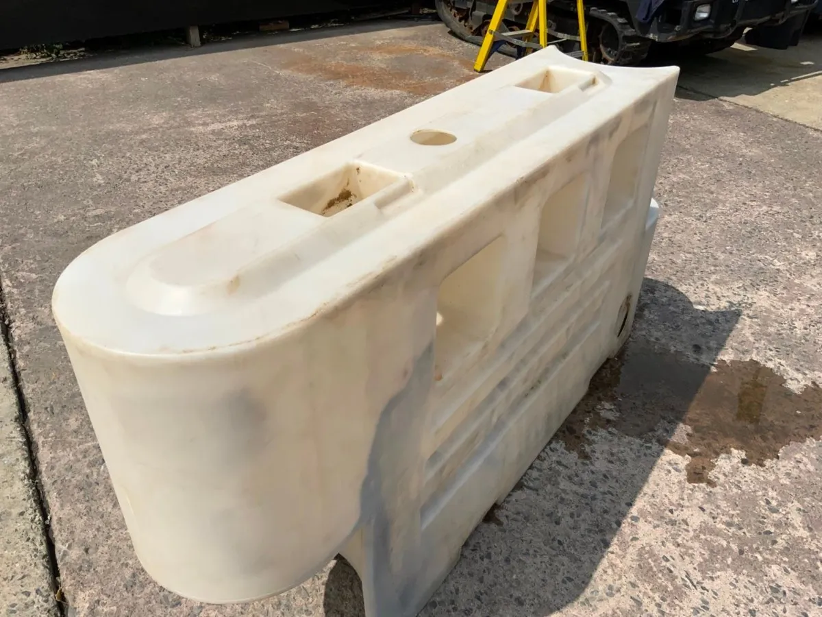 2.0mts x 1.0mts PLASTIC SAFETY BOLLARDS.....2834. - Image 3