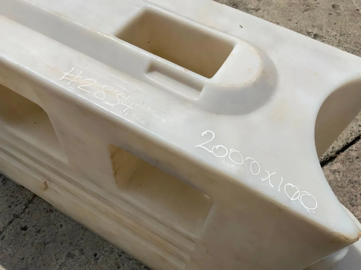 2.0mts x 1.0mts PLASTIC SAFETY BOLLARDS.....2834. - Image 4