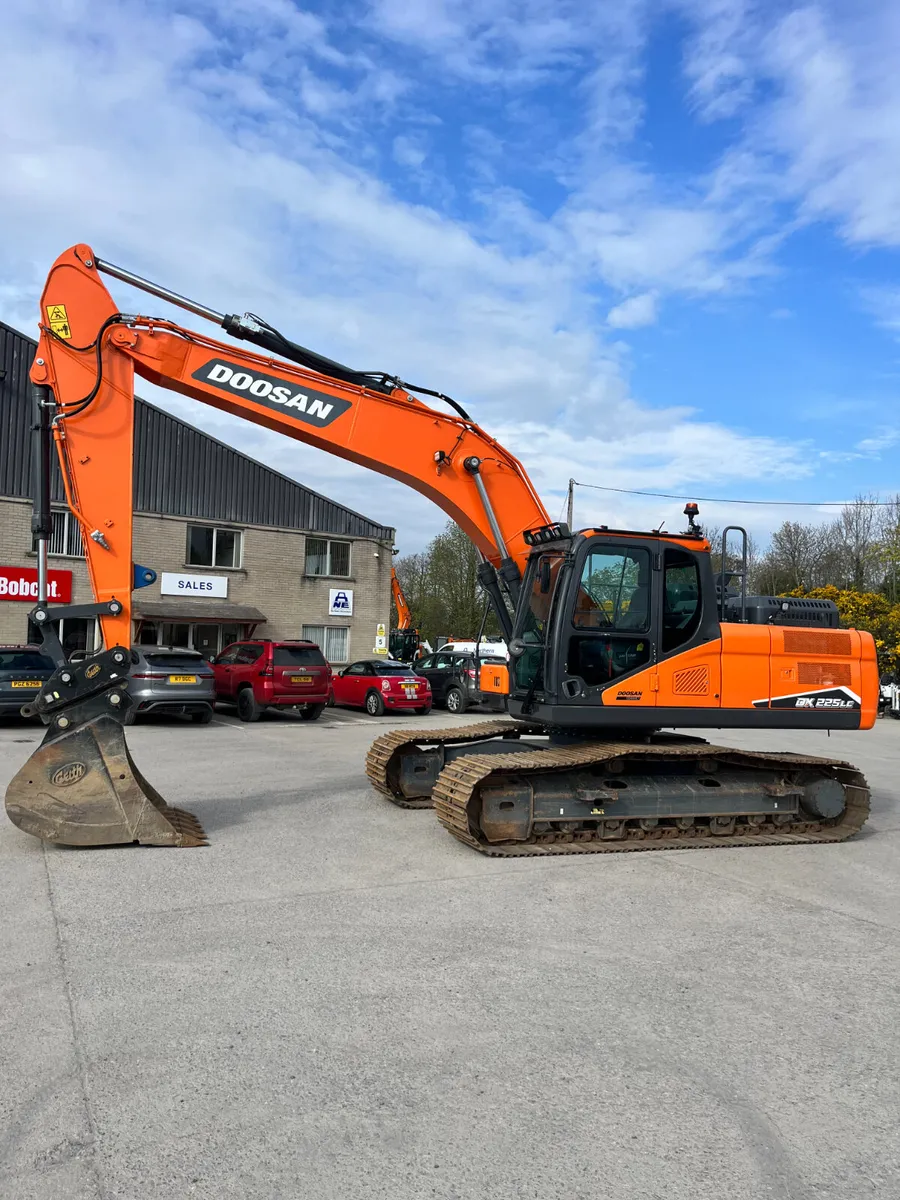 Doosan DX225 -7 - Image 1