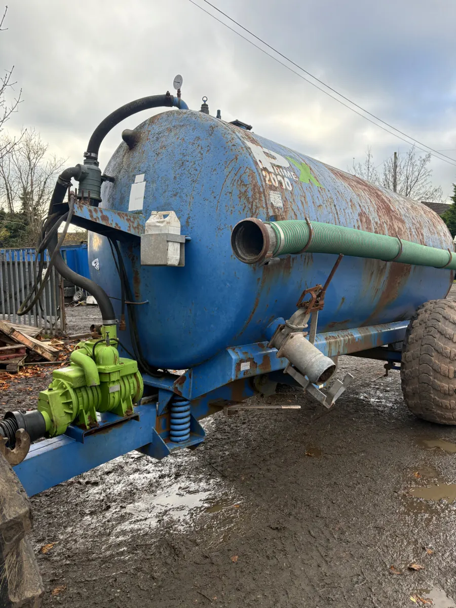 Prime x slurry tranker 2000gal - Image 1