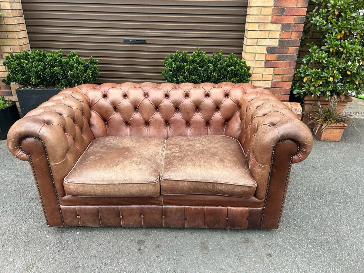 Chesterfield two seater sofa real leather vintage - Image 4