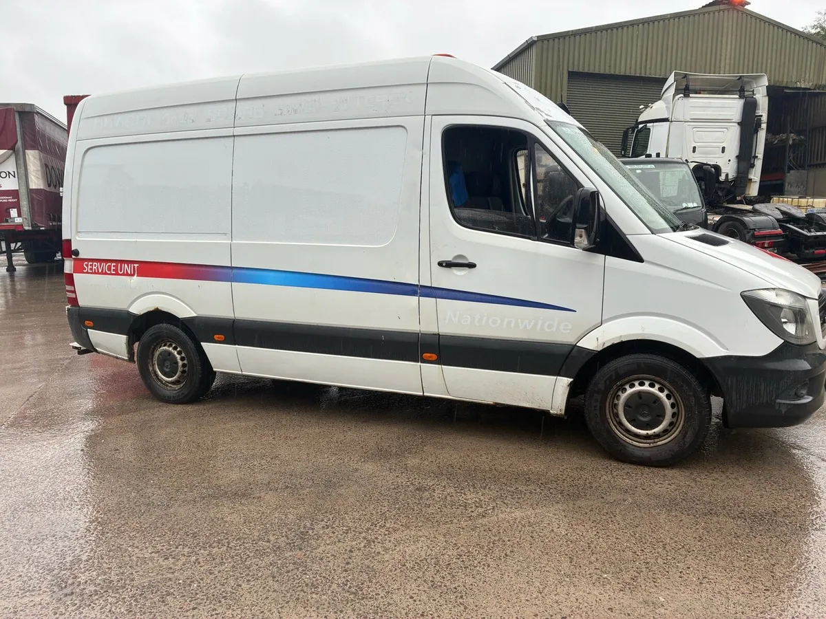 Van - Image 2