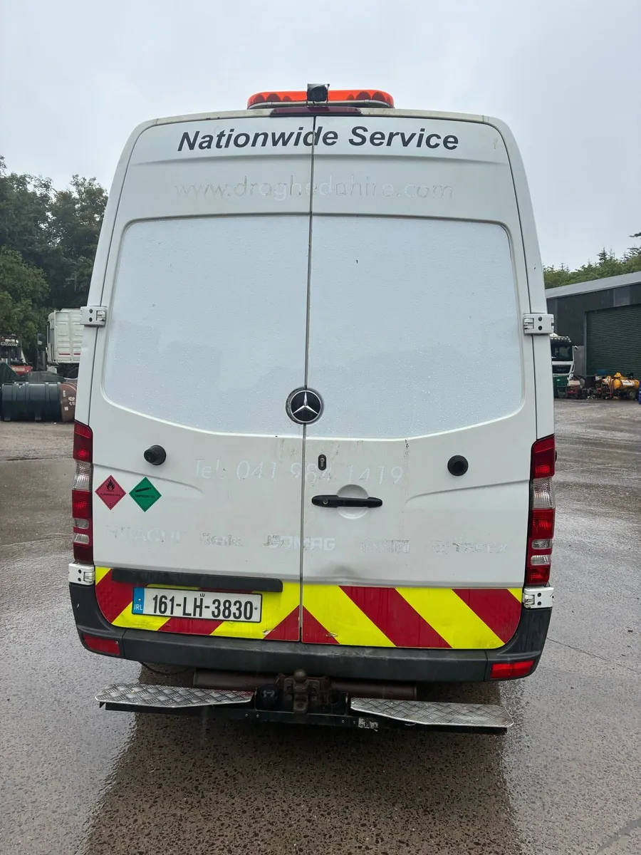 Van - Image 4