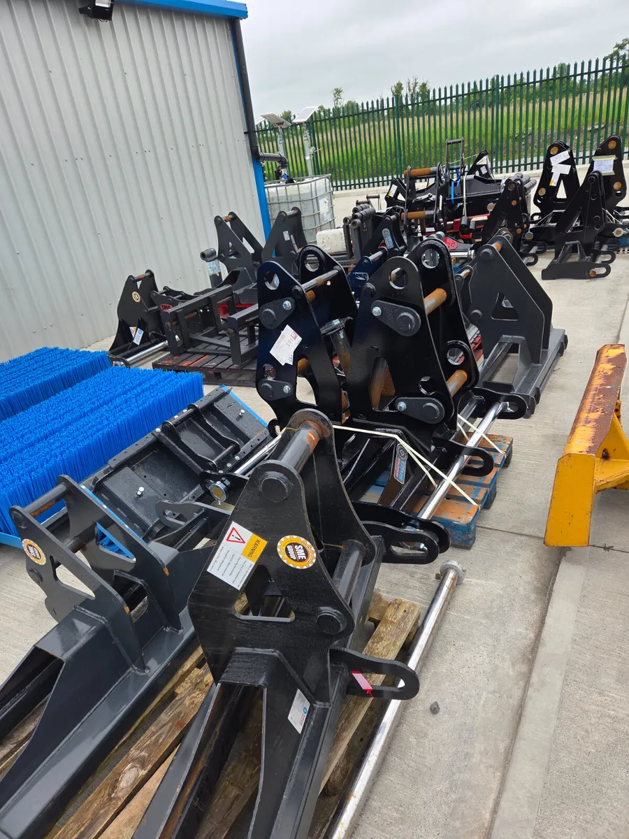 Large stock of  pallet forks - Image 1