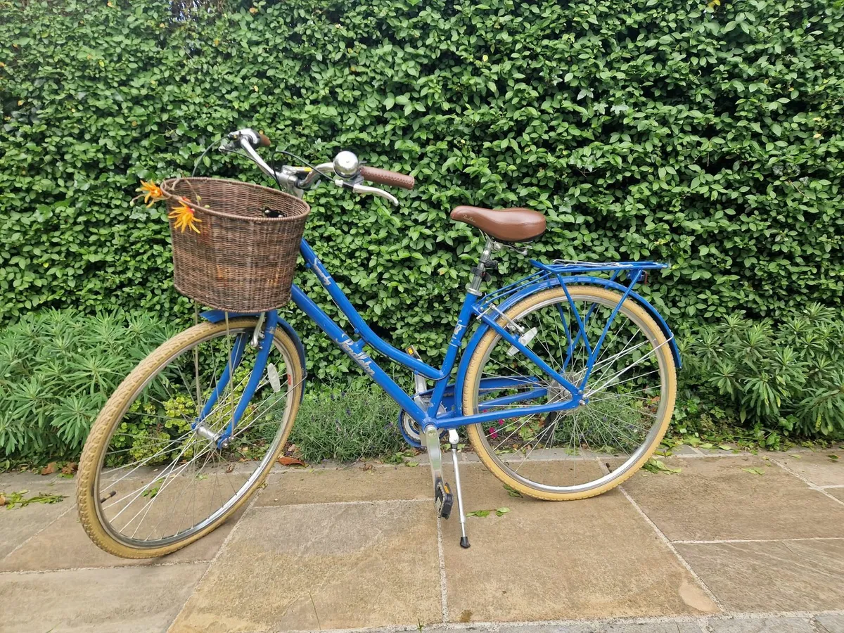 Classic Ladies Pendleton Somersby Bike, Like New - Image 1