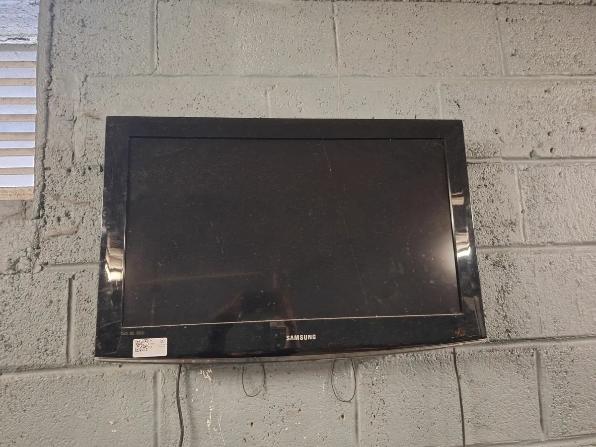 Online Auction Of A Samsung TV & More! - Image 1