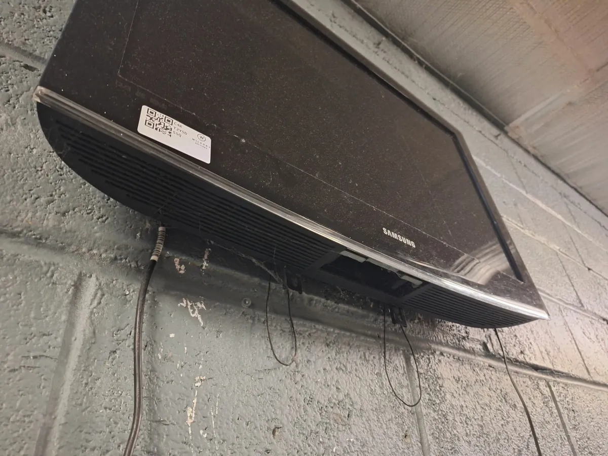 Online Auction Of A Samsung TV & More! - Image 2