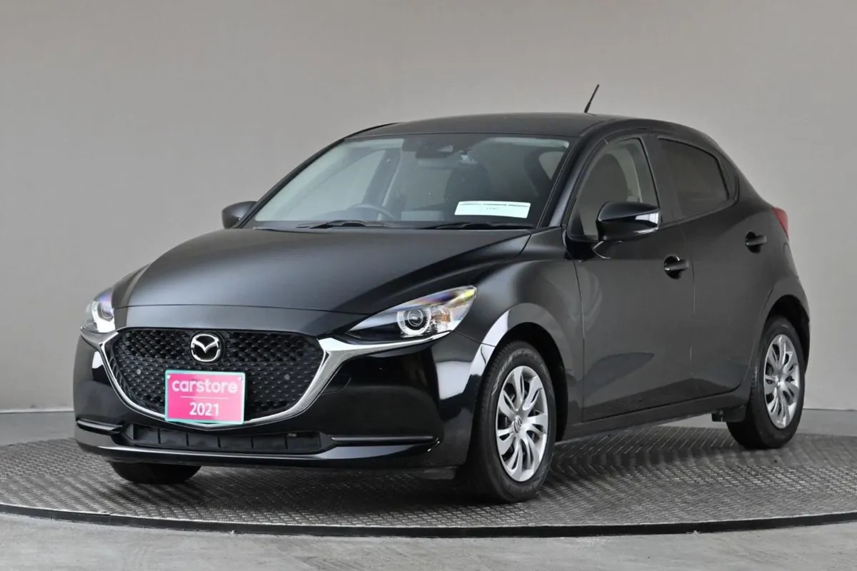 Mazda 2 1.5 Auto Skyactive  revese Cam rear Park - Image 3