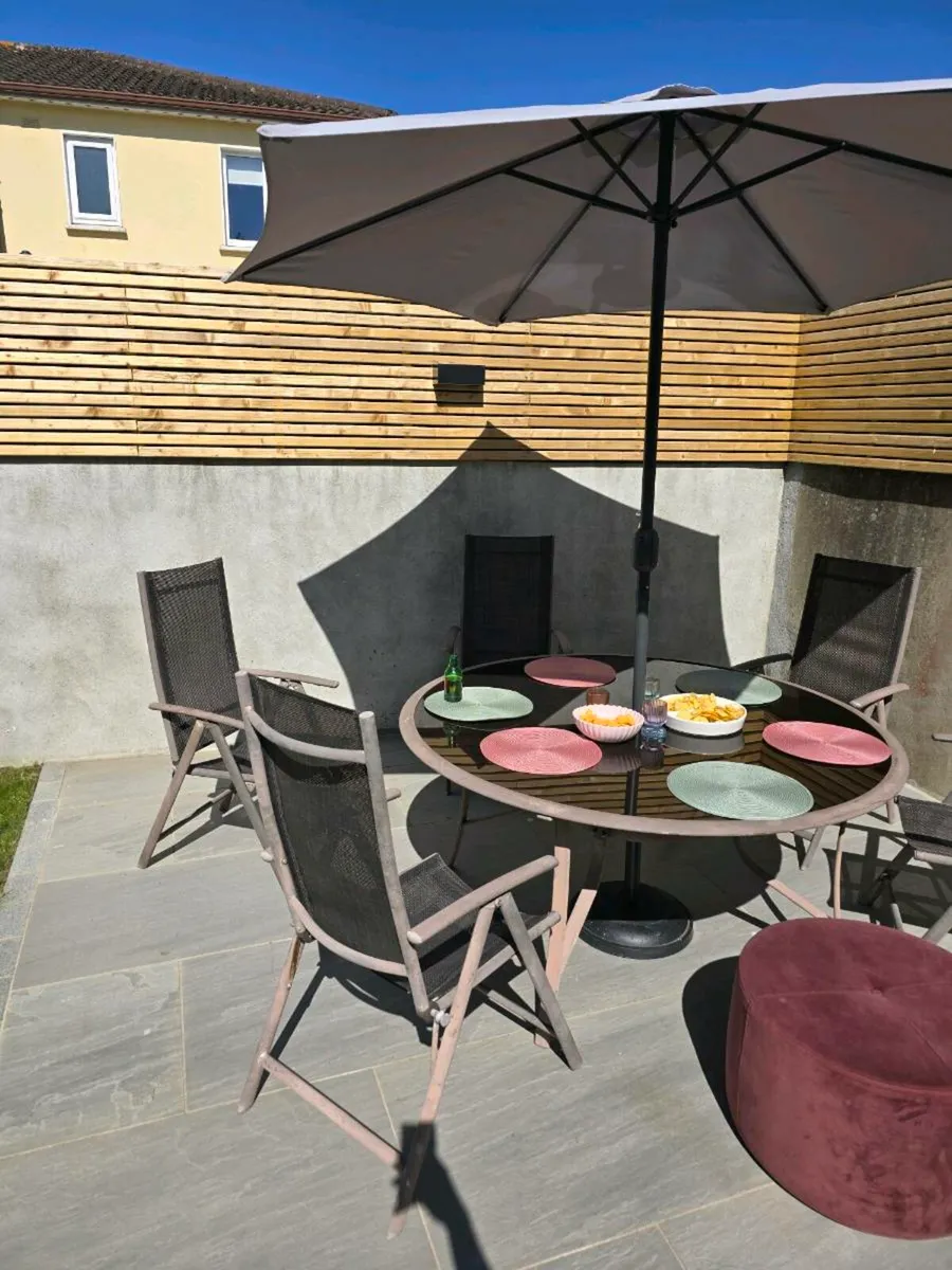 Patio table and chairs - Image 2