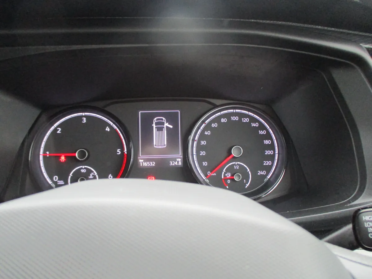 Volkswagen Transporter 2022 2.0 TDI SWB - Image 2