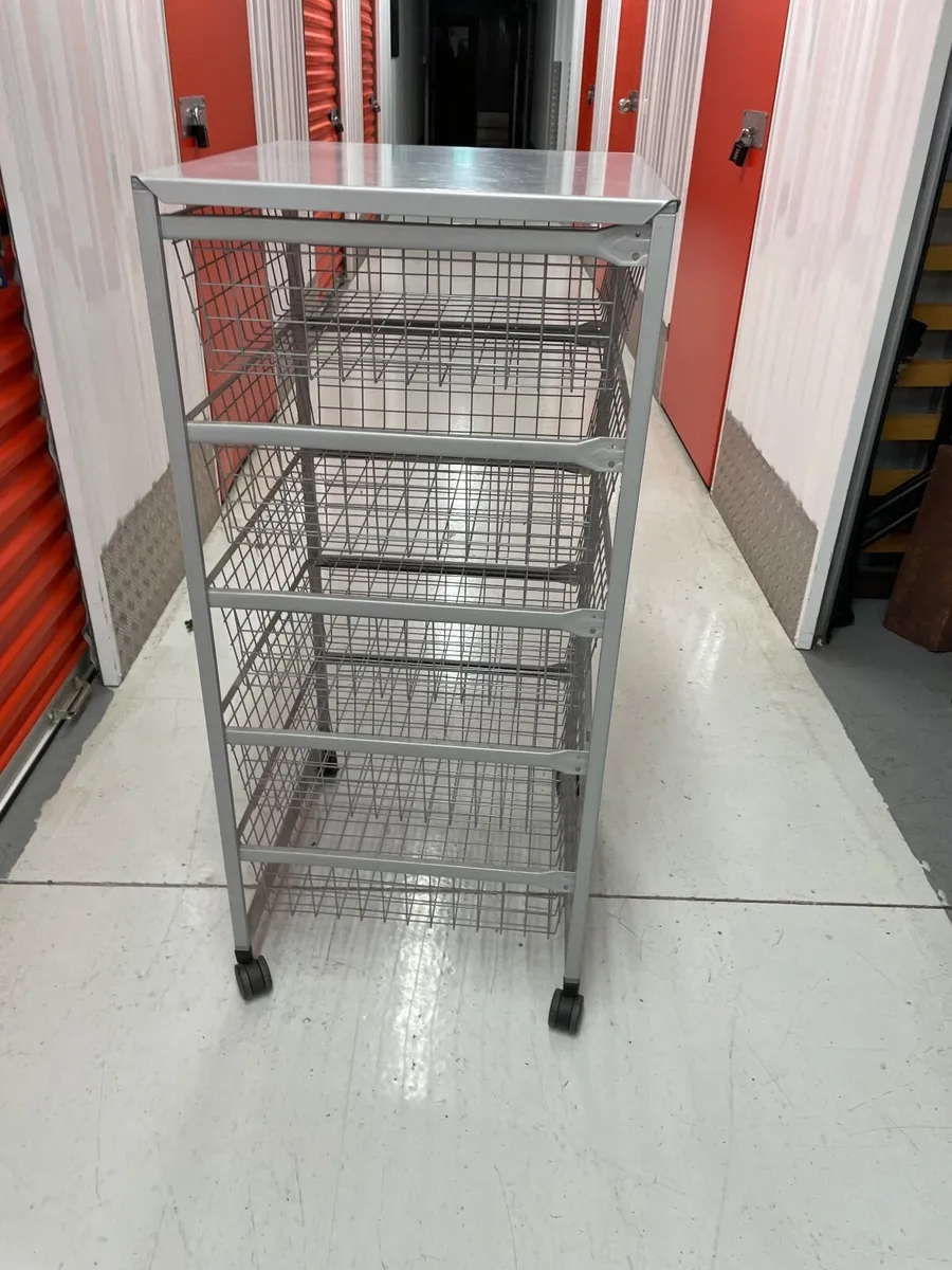 Storage unit on wheels - Image 2