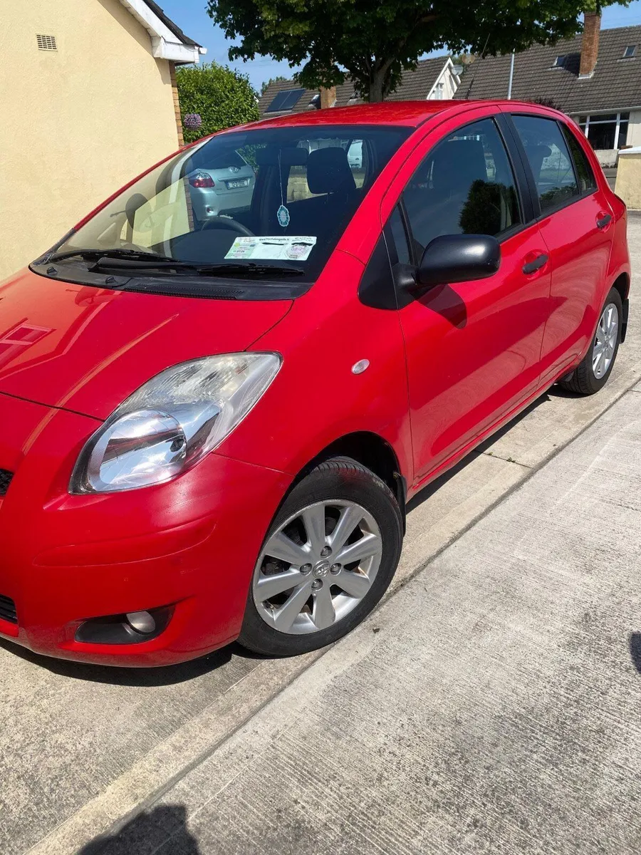 Toyota Yaris 2011 - Image 1