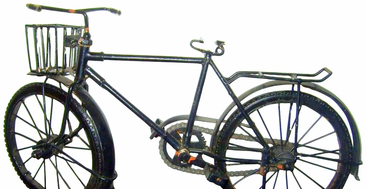 Vintage Metal Retro Model Bicycle Art - Image 2