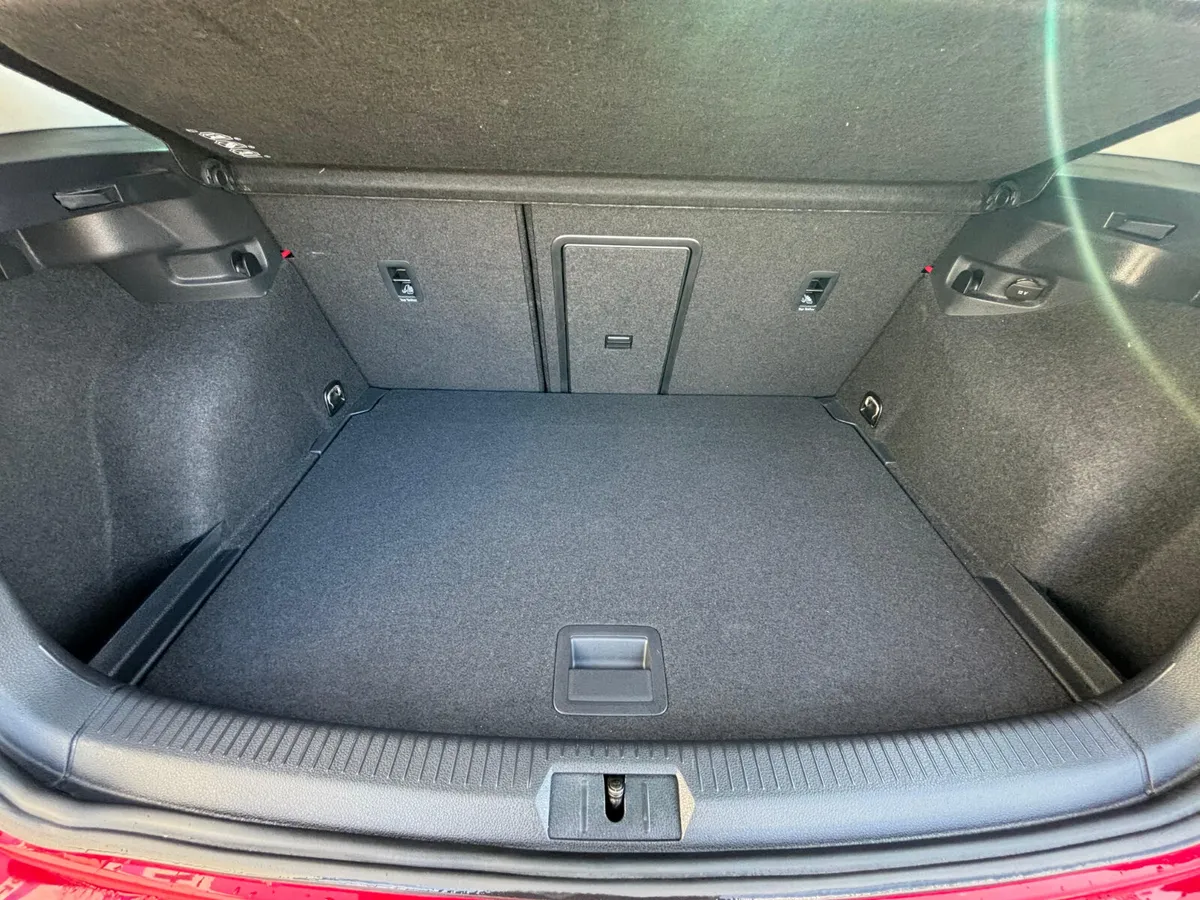 VOLKSWAGON GOLF - Image 4