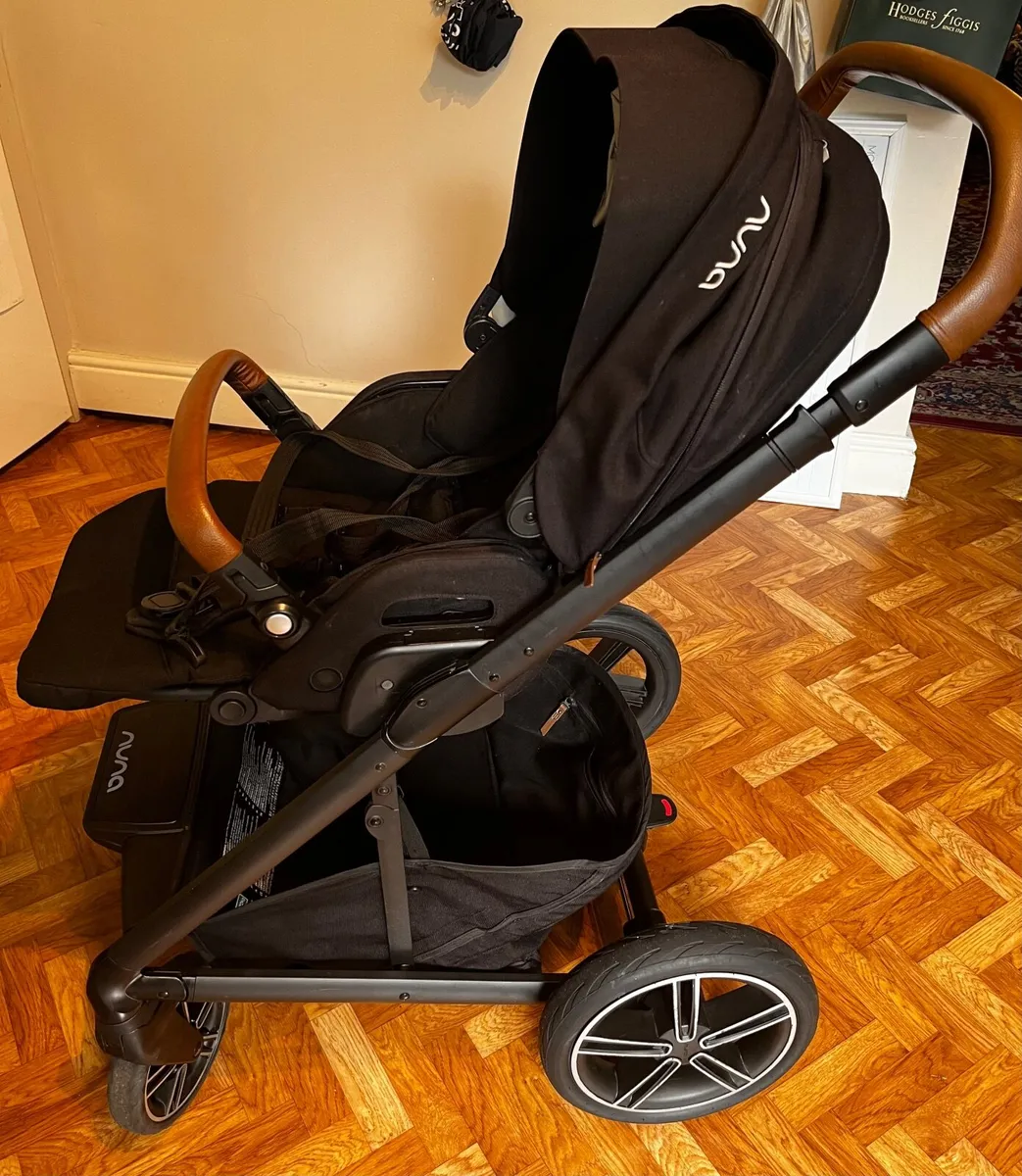 Nuna Mixx buggy and bassinet - Image 1