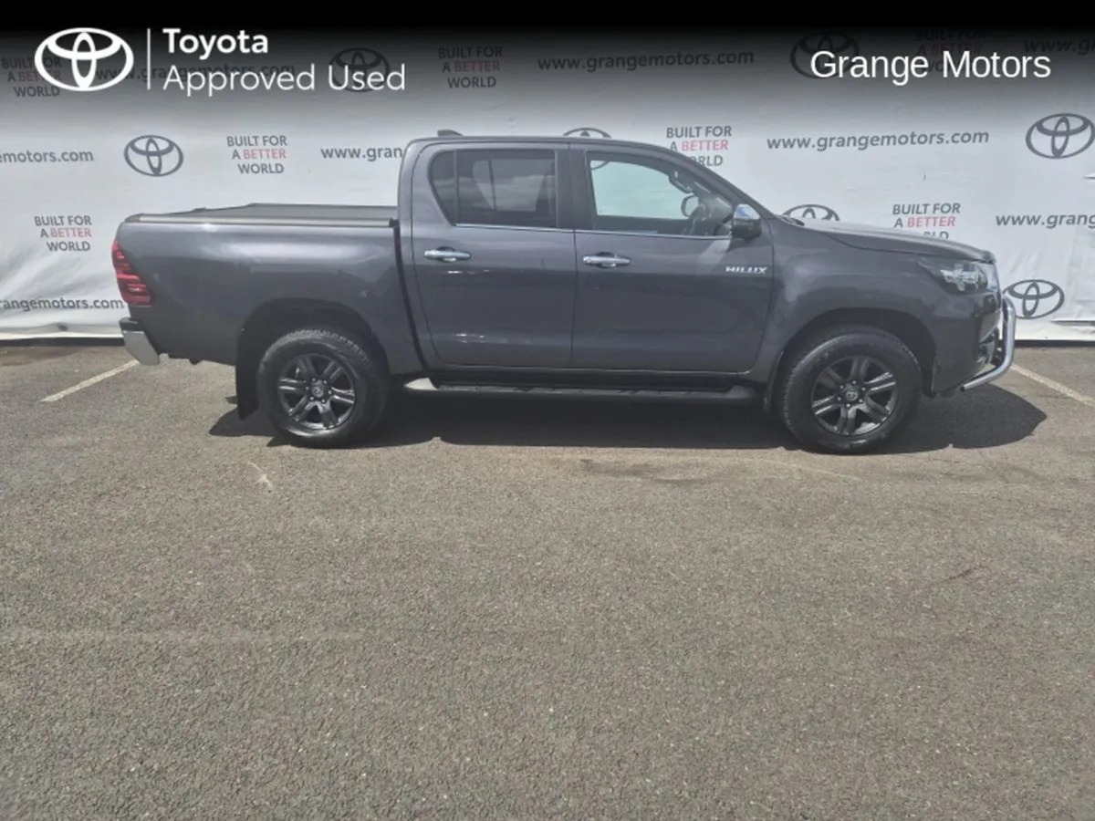 Toyota HiLux 2.8 SR5 Double Cab v.a.t Invoice - Image 3