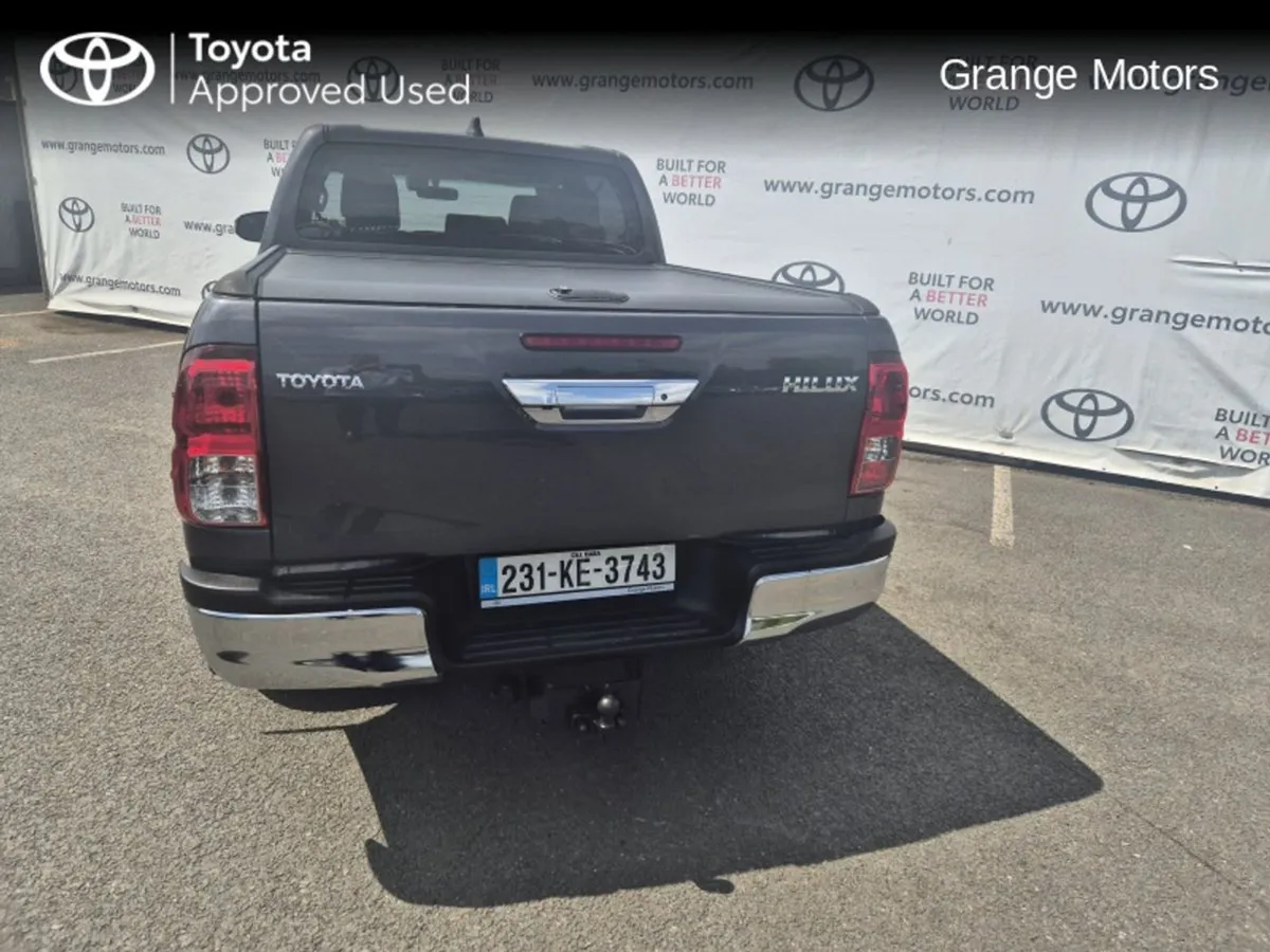 Toyota HiLux 2.8 SR5 Double Cab v.a.t Invoice - Image 4