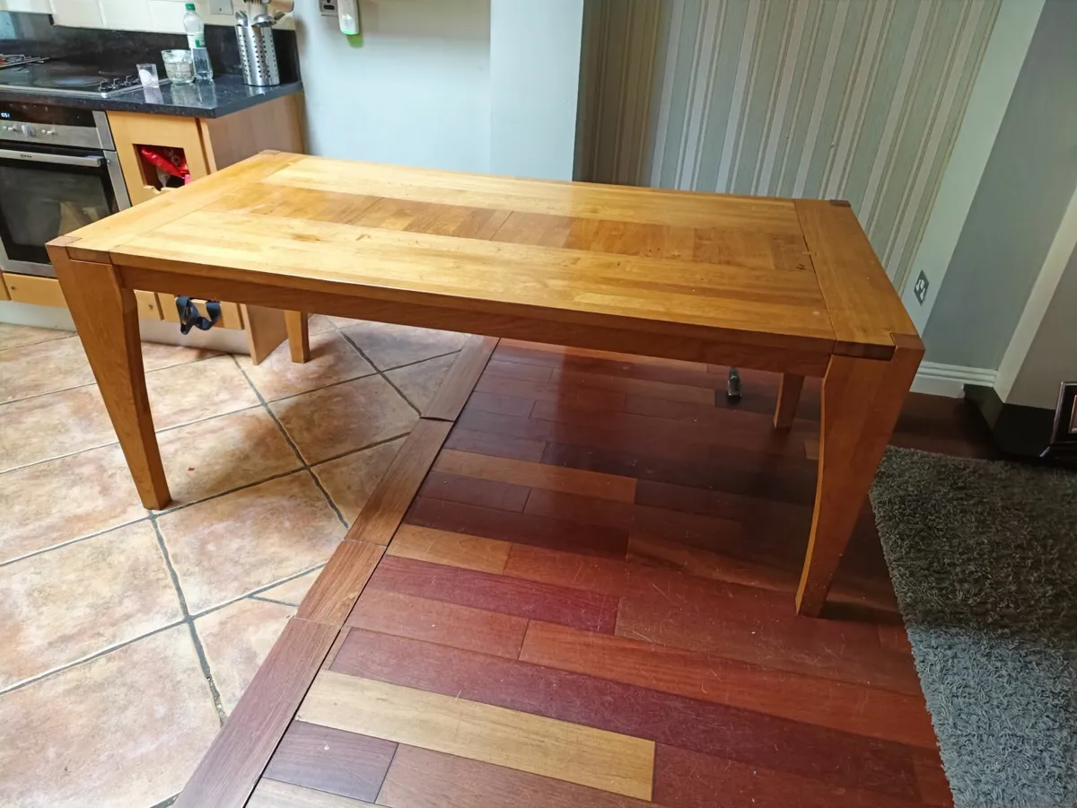 Kitchen table and chairs - Image 1
