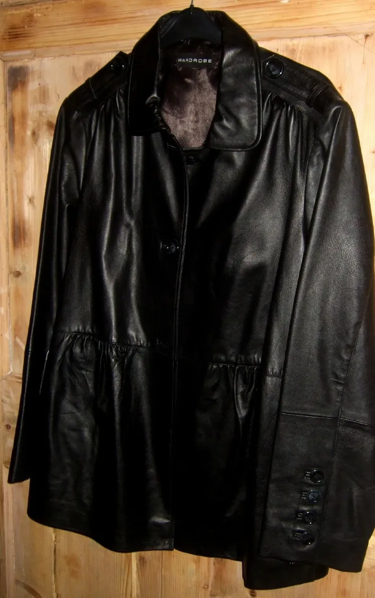 BNWT Ladies 100% Leather Jacket - Image 3